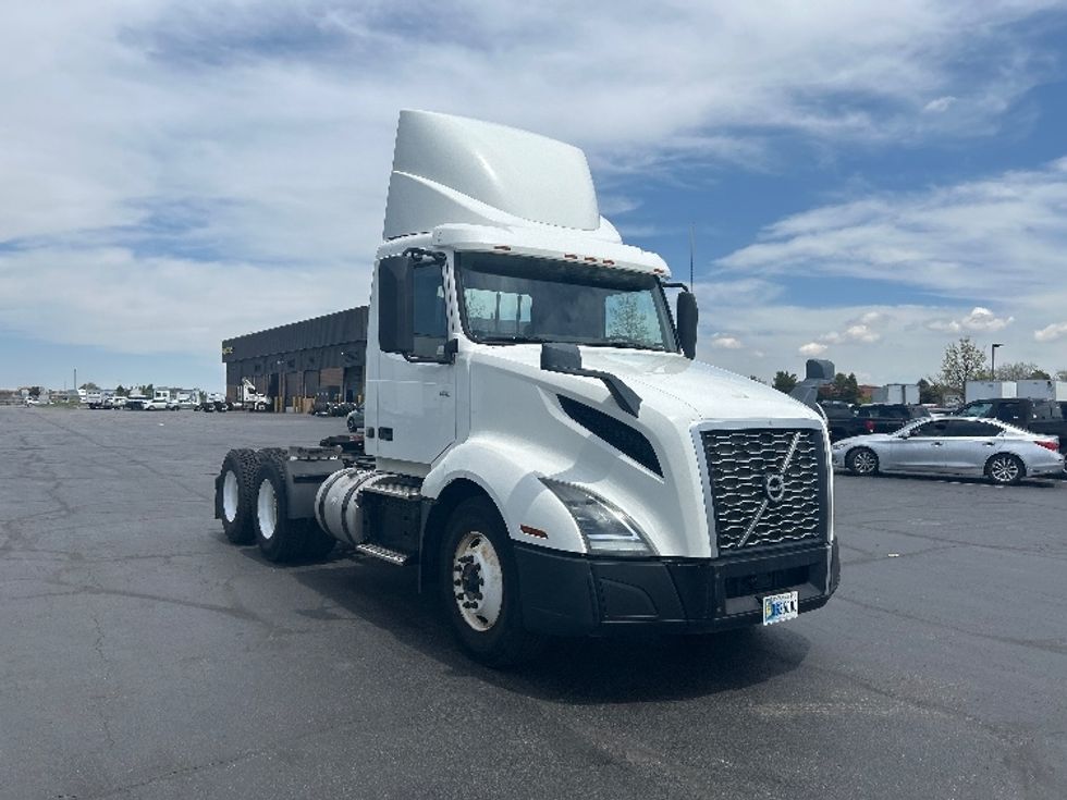 Day Cab Tractor-Heavy Duty Tractors-Volvo-2019-VNL64T300-Greeley-CO-444,016\n\t\tmiles-$ 43,750 - Image 1
