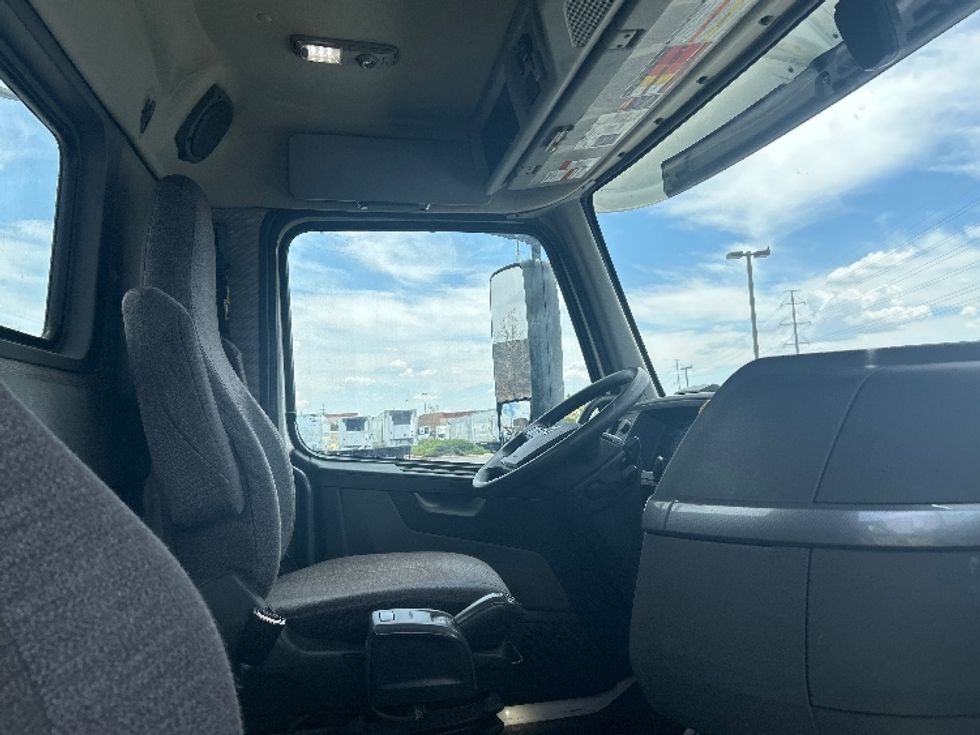 Day Cab Tractor-Heavy Duty Tractors-Volvo-2019-VNL64T300-Greeley-CO-444,016\n\t\tmiles-$ 43,750 - Image 14