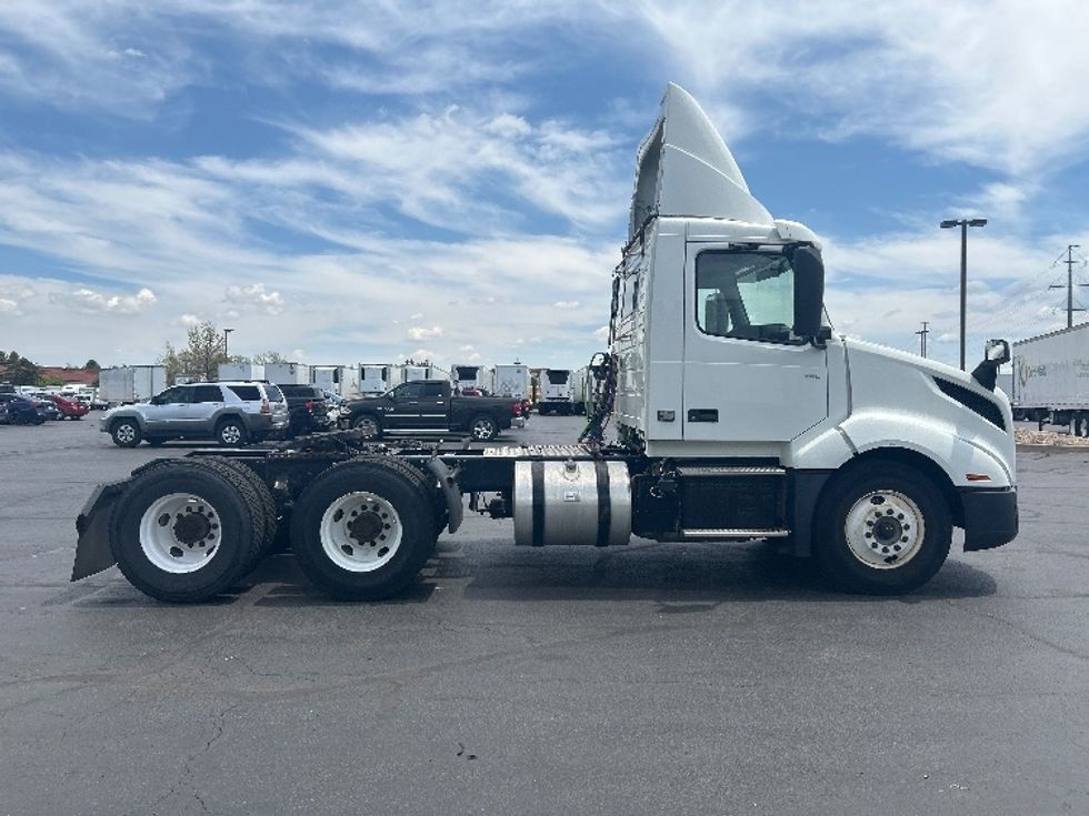 Day Cab Tractor-Heavy Duty Tractors-Volvo-2019-VNL64T300-Greeley-CO-444,016\n\t\tmiles-$ 43,750 - Image 8
