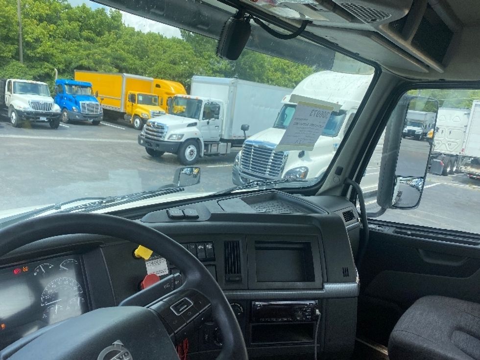Day Cab Tractor-Heavy Duty Tractors-Volvo-2019-VNL64T300-Greensboro-NC-460,111\n\t\tmiles-$ 41,500 - Image 10