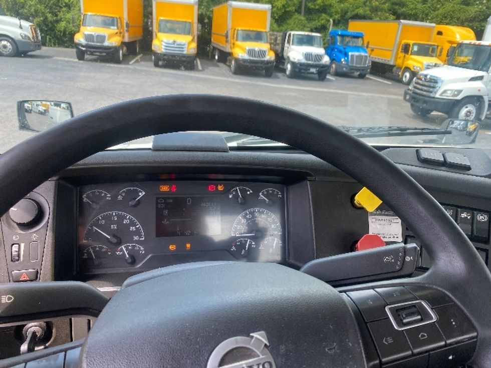 Day Cab Tractor-Heavy Duty Tractors-Volvo-2019-VNL64T300-Greensboro-NC-460,111\n\t\tmiles-$ 41,500 - Image 11