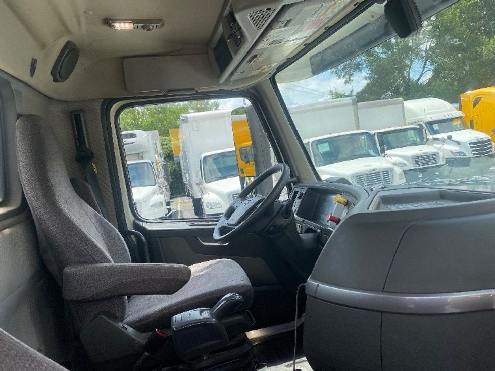 Day Cab Tractor-Heavy Duty Tractors-Volvo-2019-VNL64T300-Greensboro-NC-460,111\n\t\tmiles-$ 41,500 - Image 14