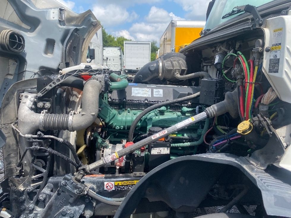 Day Cab Tractor-Heavy Duty Tractors-Volvo-2019-VNL64T300-Greensboro-NC-460,111\n\t\tmiles-$ 41,500 - Image 16