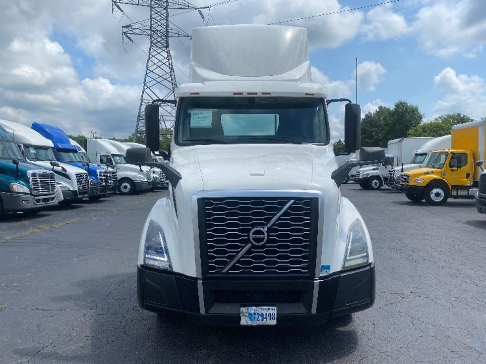 Day Cab Tractor-Heavy Duty Tractors-Volvo-2019-VNL64T300-Greensboro-NC-460,111\n\t\tmiles-$ 41,500 - Image 2