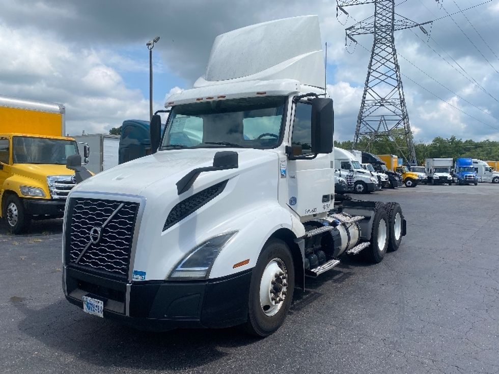 Day Cab Tractor-Heavy Duty Tractors-Volvo-2019-VNL64T300-Greensboro-NC-460,111\n\t\tmiles-$ 41,500 - Image 3