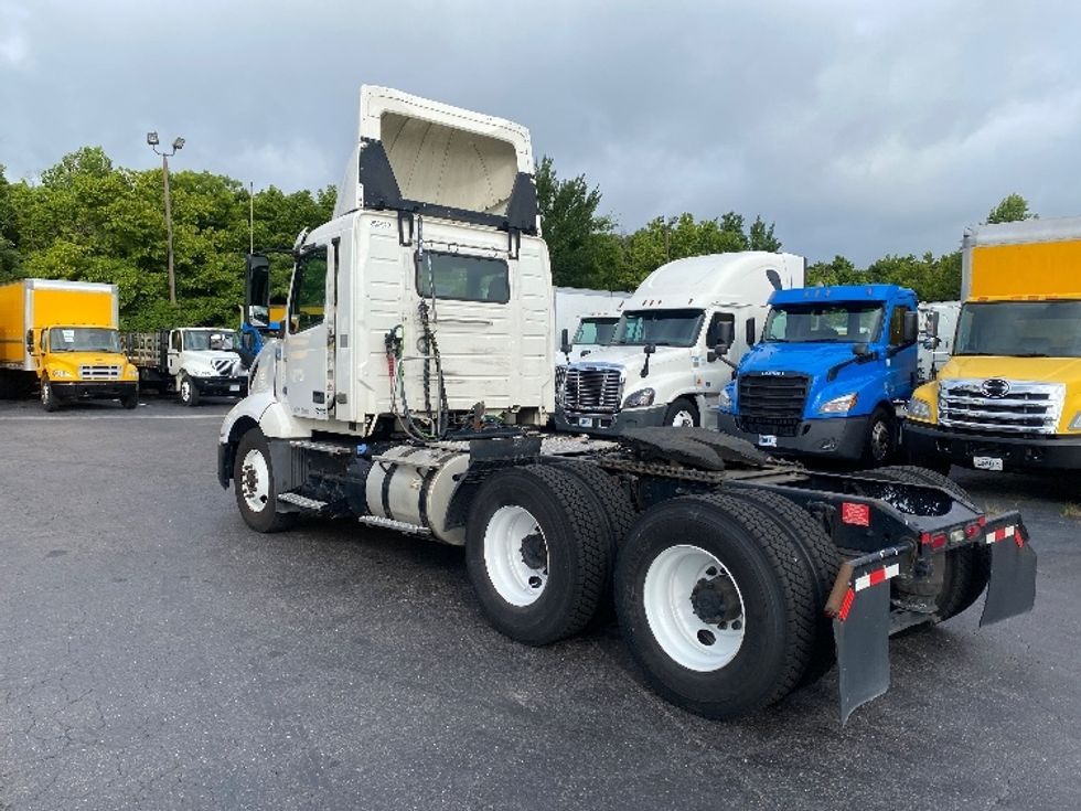 Day Cab Tractor-Heavy Duty Tractors-Volvo-2019-VNL64T300-Greensboro-NC-460,111\n\t\tmiles-$ 41,500 - Image 5