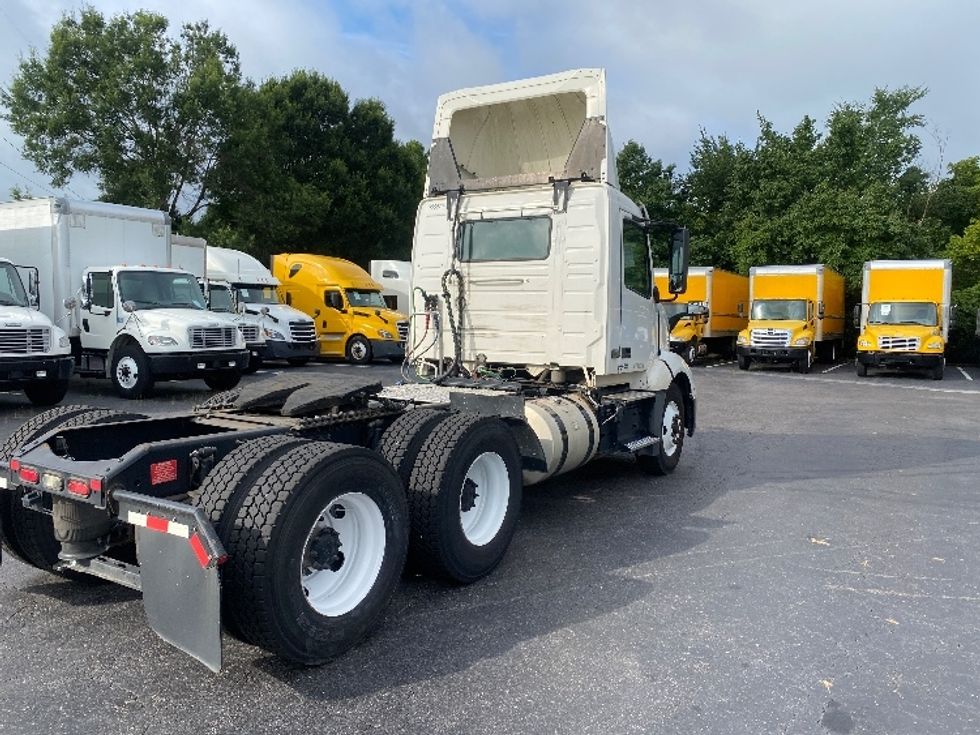 Day Cab Tractor-Heavy Duty Tractors-Volvo-2019-VNL64T300-Greensboro-NC-460,111\n\t\tmiles-$ 41,500 - Image 7