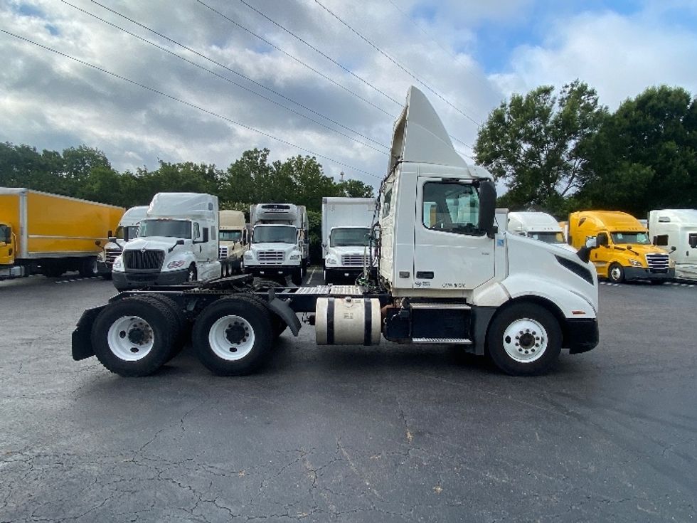 Day Cab Tractor-Heavy Duty Tractors-Volvo-2019-VNL64T300-Greensboro-NC-460,111\n\t\tmiles-$ 41,500 - Image 8