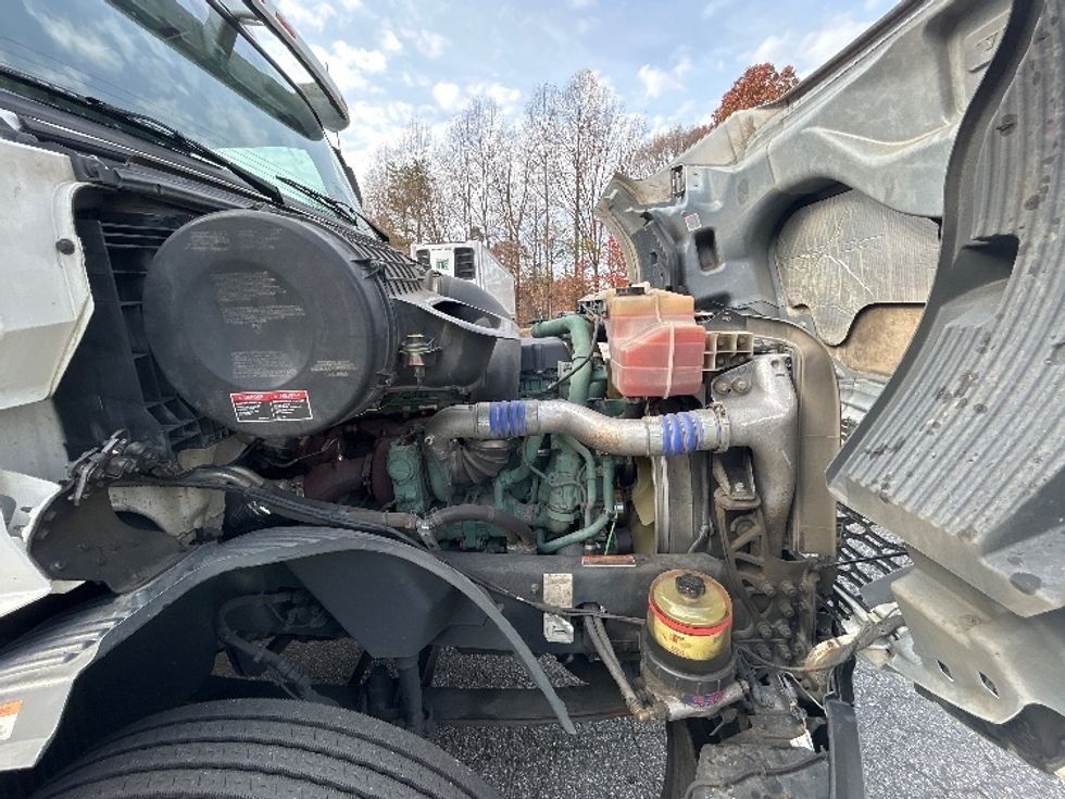 Day Cab Tractor-Heavy Duty Tractors-Volvo-2019-VNL64T300-Greensboro-NC-481,583\n\t\tmiles-$ 39,750 - Image 15