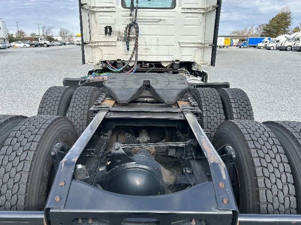 Day Cab Tractor-Heavy Duty Tractors-Volvo-2019-VNL64T300-Greensboro-NC-481,583\n\t\tmiles-$ 39,750 - Image 6