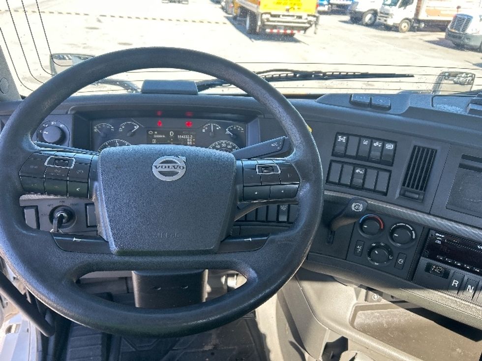 Day Cab Tractor-Heavy Duty Tractors-Volvo-2019-VNL64T300-Greensboro-NC-554,332\n\t\tmiles-$ 33,500 - Image 11
