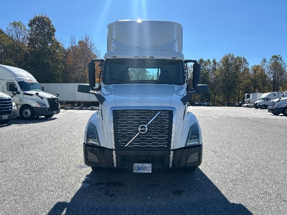 Day Cab Tractor-Heavy Duty Tractors-Volvo-2019-VNL64T300-Greensboro-NC-554,332\n\t\tmiles-$ 33,500 - Image 2