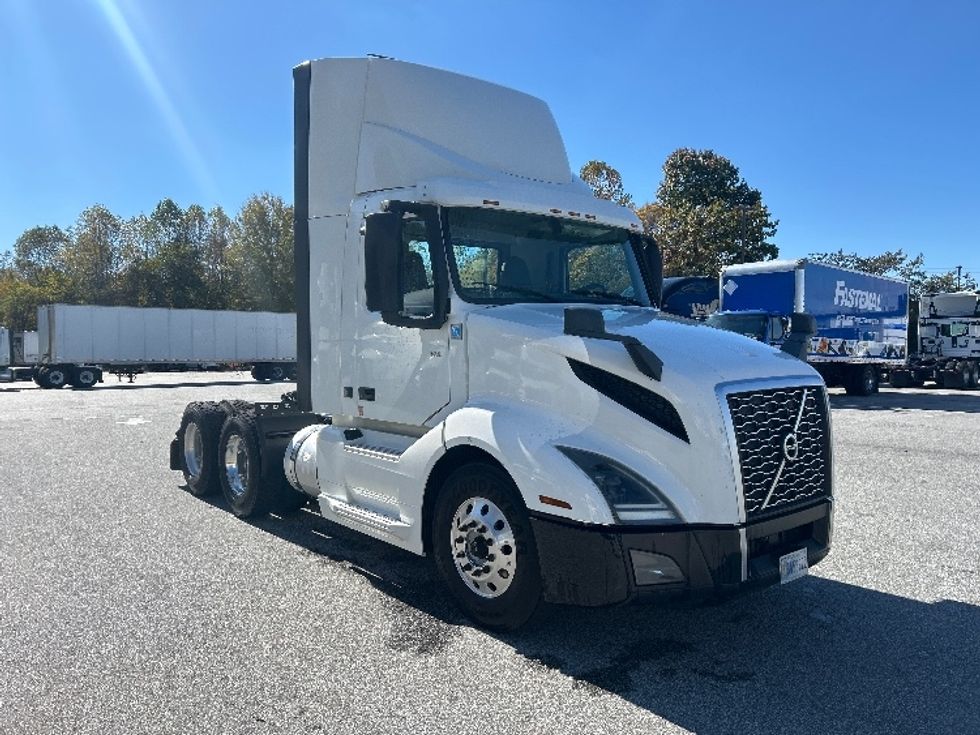 Day Cab Tractor-Heavy Duty Tractors-Volvo-2019-VNL64T300-Greensboro-NC-554,332\n\t\tmiles-$ 33,500 - Image 3