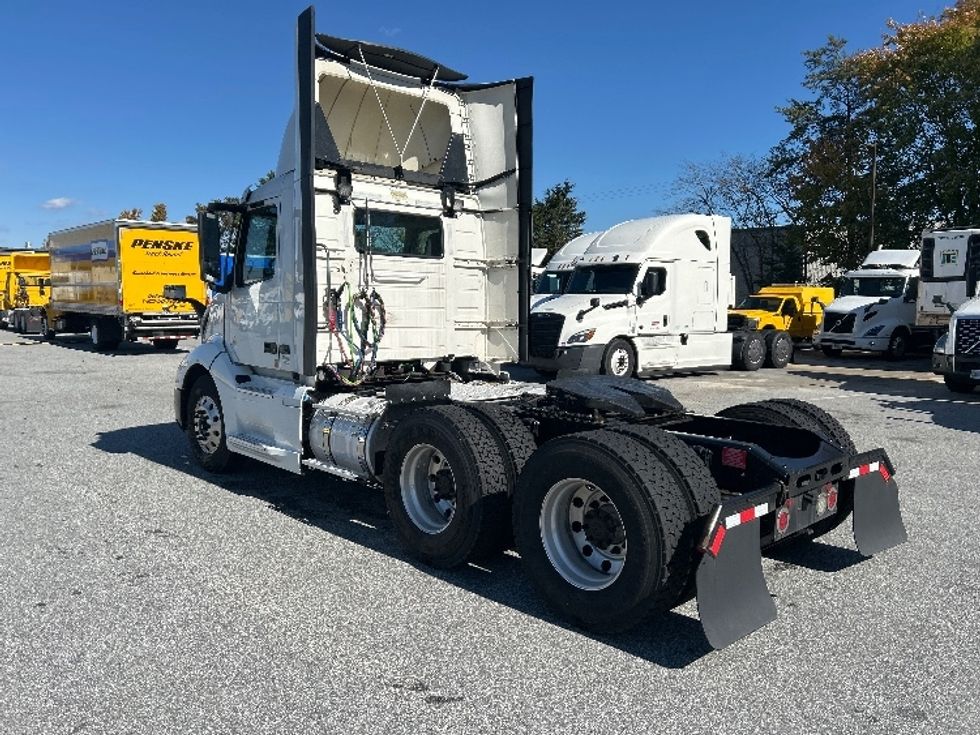 Day Cab Tractor-Heavy Duty Tractors-Volvo-2019-VNL64T300-Greensboro-NC-554,332\n\t\tmiles-$ 33,500 - Image 5