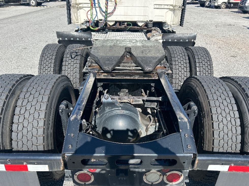 Day Cab Tractor-Heavy Duty Tractors-Volvo-2019-VNL64T300-Greensboro-NC-554,332\n\t\tmiles-$ 33,500 - Image 6