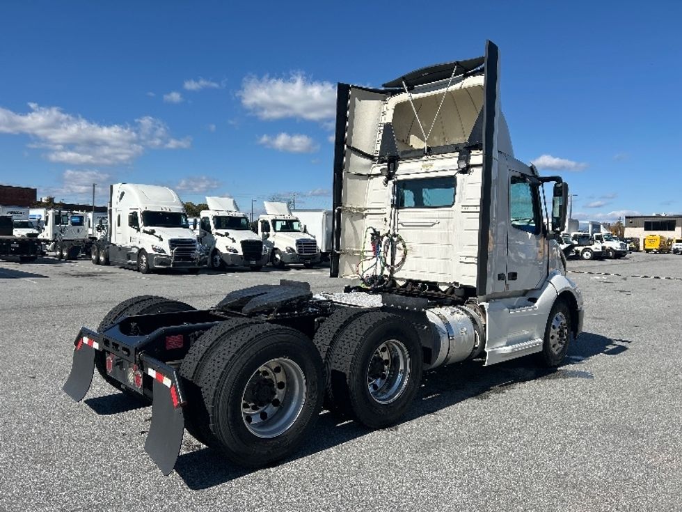 Day Cab Tractor-Heavy Duty Tractors-Volvo-2019-VNL64T300-Greensboro-NC-554,332\n\t\tmiles-$ 33,500 - Image 7