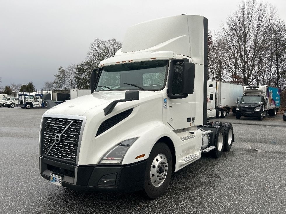Day Cab Tractor-Heavy Duty Tractors-Volvo-2019-VNL64T300-Greensboro-NC-597,025\n\t\tmiles-$ 35,750 - Image 1