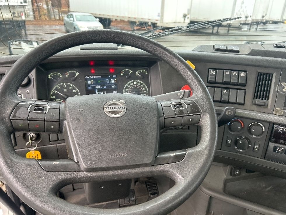 Day Cab Tractor-Heavy Duty Tractors-Volvo-2019-VNL64T300-Greensboro-NC-597,025\n\t\tmiles-$ 35,750 - Image 11
