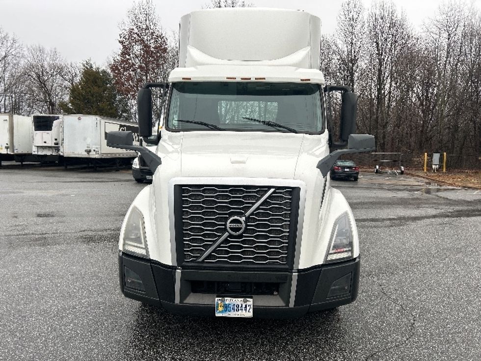 Day Cab Tractor-Heavy Duty Tractors-Volvo-2019-VNL64T300-Greensboro-NC-597,025\n\t\tmiles-$ 35,750 - Image 2