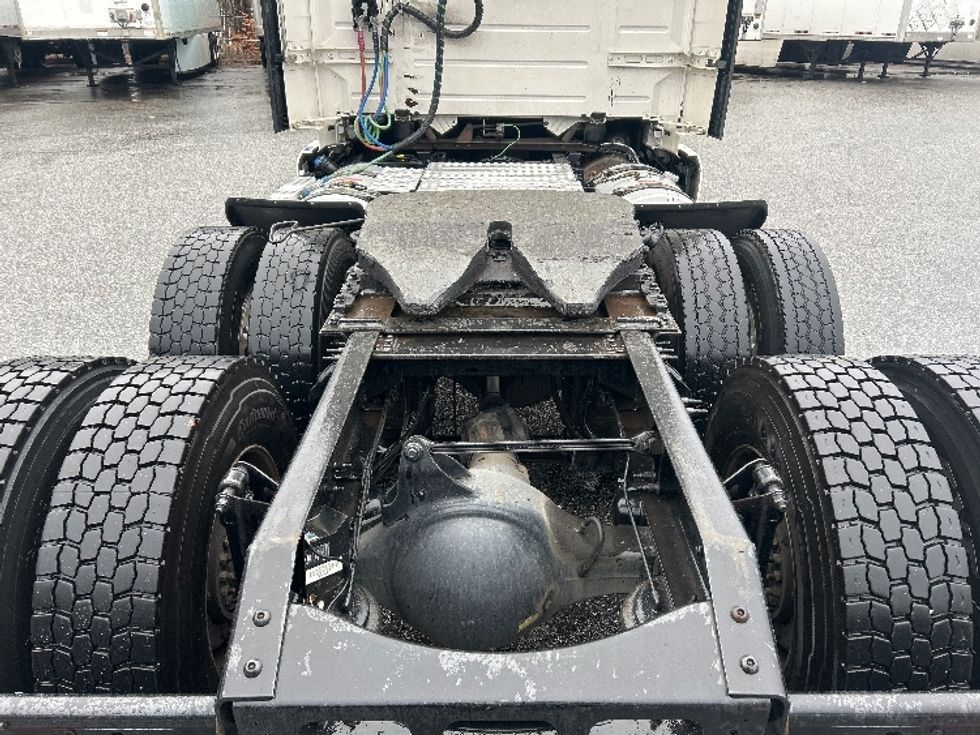 Day Cab Tractor-Heavy Duty Tractors-Volvo-2019-VNL64T300-Greensboro-NC-597,025\n\t\tmiles-$ 35,750 - Image 6