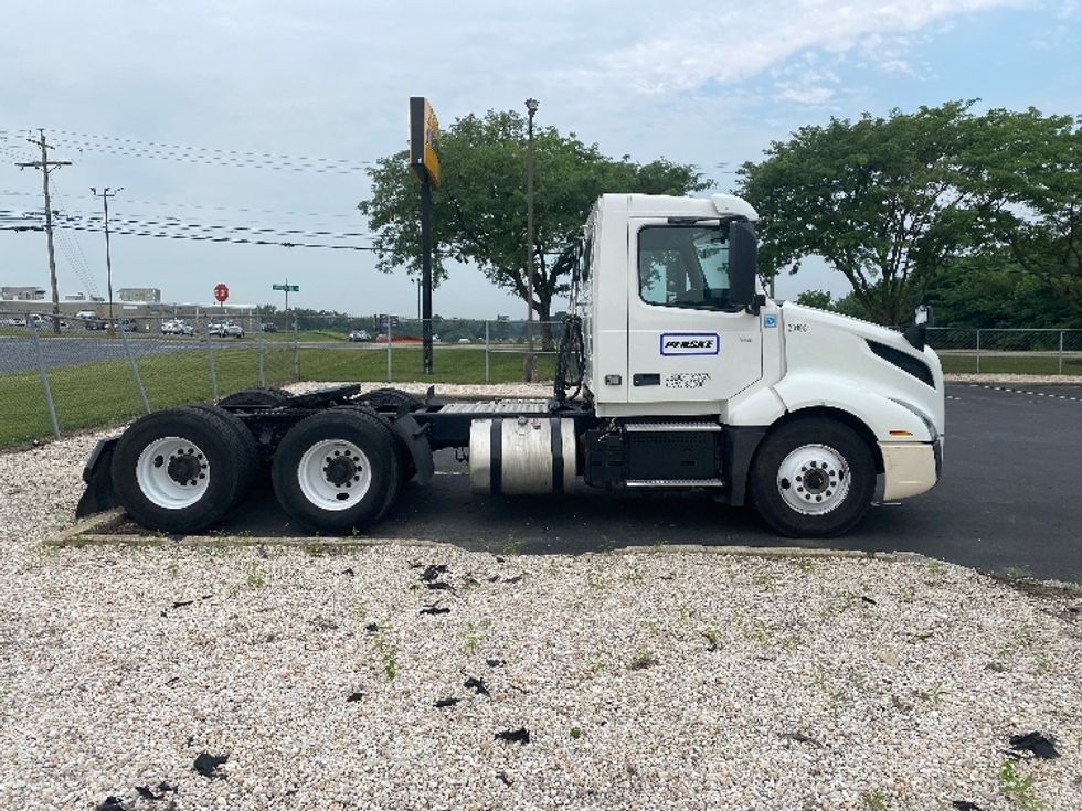 Day Cab Tractor-Heavy Duty Tractors-Volvo-2019-VNL64T300-Harrisburg-PA-415,741\n\t\tmiles-$ 40,750 - Image 8