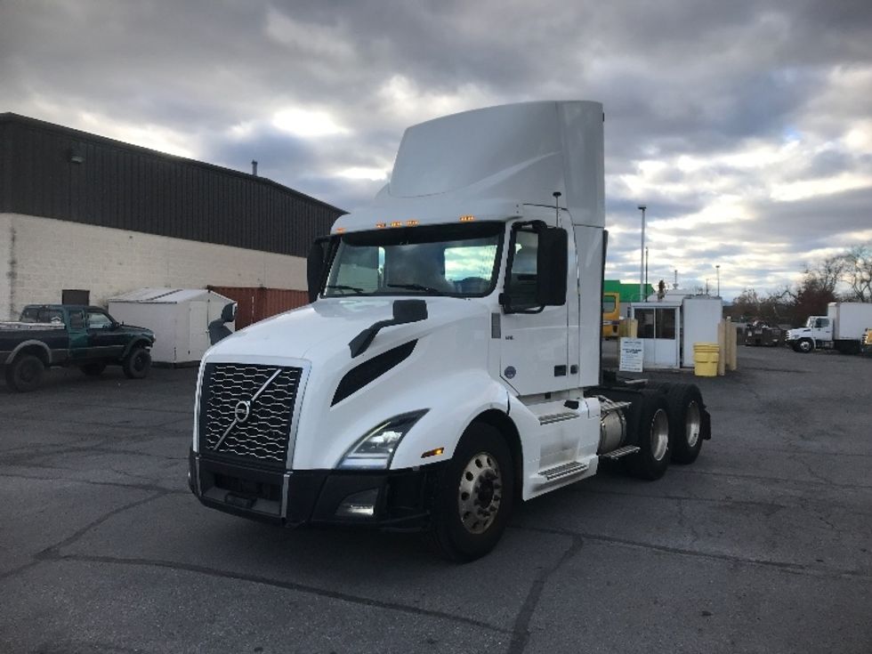 Day Cab Tractor-Heavy Duty Tractors-Volvo-2019-VNL64T300-Harrisburg-PA-554,883\n\t\tmiles-$ 30,500 - Image 3