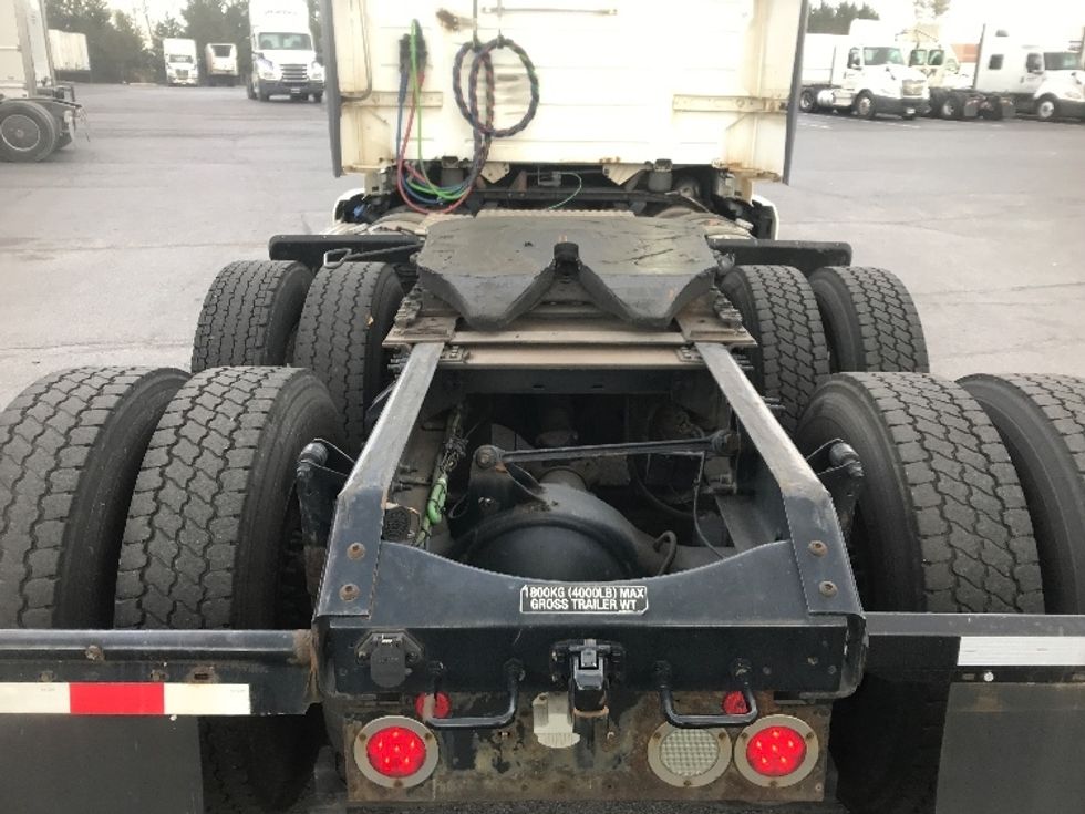 Day Cab Tractor-Heavy Duty Tractors-Volvo-2019-VNL64T300-Harrisburg-PA-554,883\n\t\tmiles-$ 30,500 - Image 6