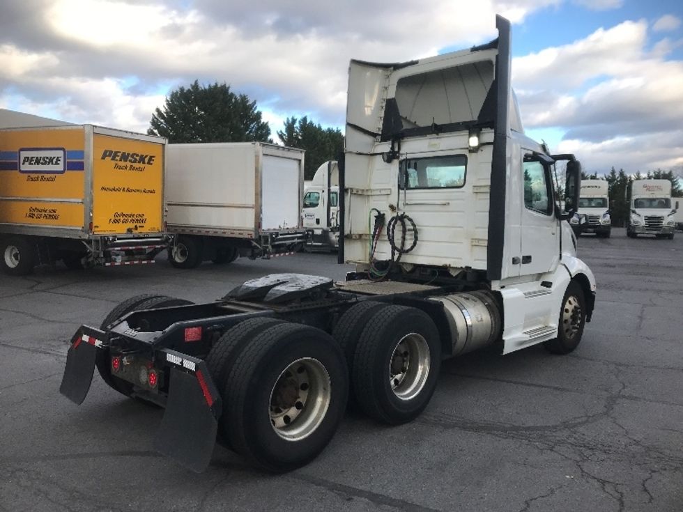 Day Cab Tractor-Heavy Duty Tractors-Volvo-2019-VNL64T300-Harrisburg-PA-554,883\n\t\tmiles-$ 30,500 - Image 7
