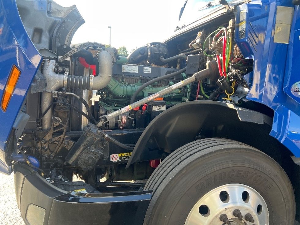 Day Cab Tractor-Heavy Duty Tractors-Volvo-2019-VNL64T300-Harrisburg-PA-583,344\n\t\tmiles-$ 27,250 - Image 16