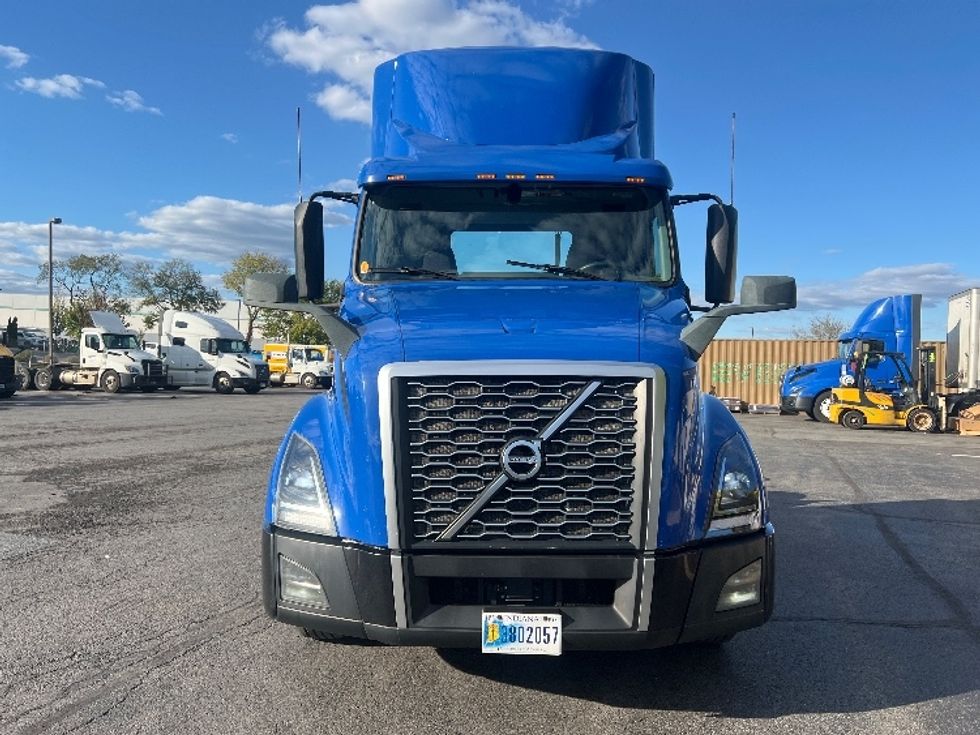 Day Cab Tractor-Heavy Duty Tractors-Volvo-2019-VNL64T300-Harrisburg-PA-583,344\n\t\tmiles-$ 27,250 - Image 2
