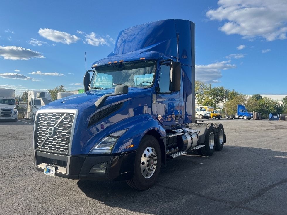 Day Cab Tractor-Heavy Duty Tractors-Volvo-2019-VNL64T300-Harrisburg-PA-583,344\n\t\tmiles-$ 27,250 - Image 3