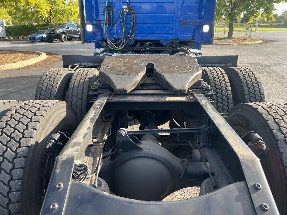 Day Cab Tractor-Heavy Duty Tractors-Volvo-2019-VNL64T300-Harrisburg-PA-583,344\n\t\tmiles-$ 27,250 - Image 6