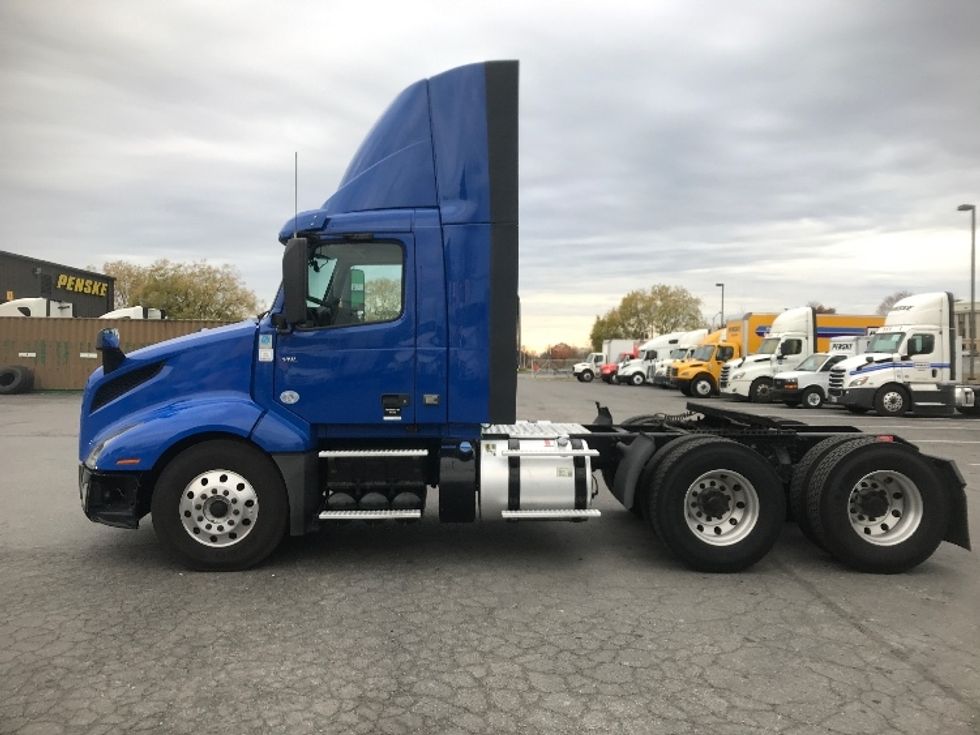 2019 Volvo Truck VNL photo 4