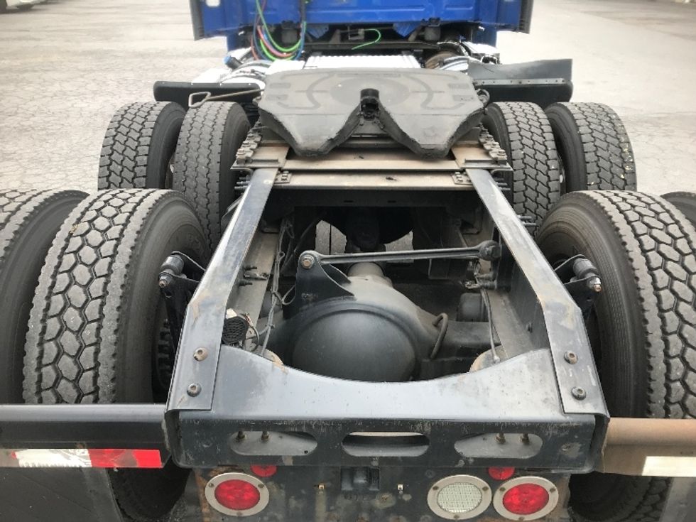 Day Cab Tractor-Heavy Duty Tractors-Volvo-2019-VNL64T300-Harrisburg-PA-705,903\n\t\tmiles-$ 24,000 - Image 6