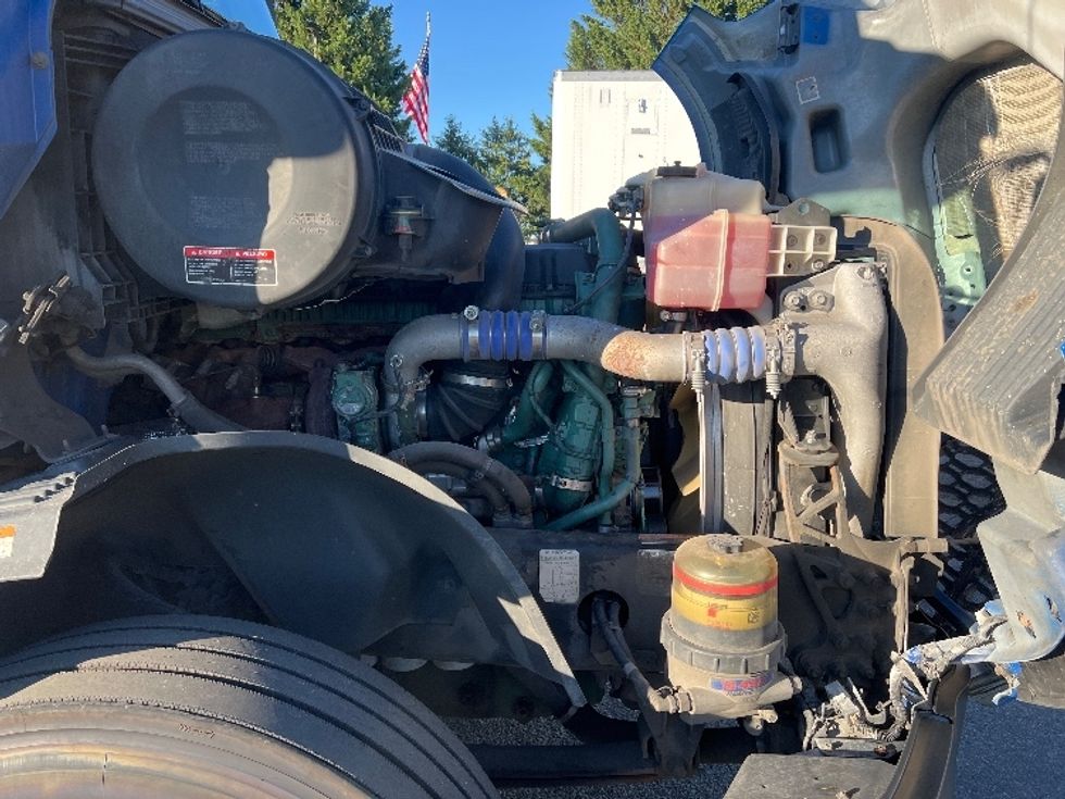 Day Cab Tractor-Heavy Duty Tractors-Volvo-2019-VNL64T300-Harrisburg-PA-725,854\n\t\tmiles-$ 24,000 - Image 15