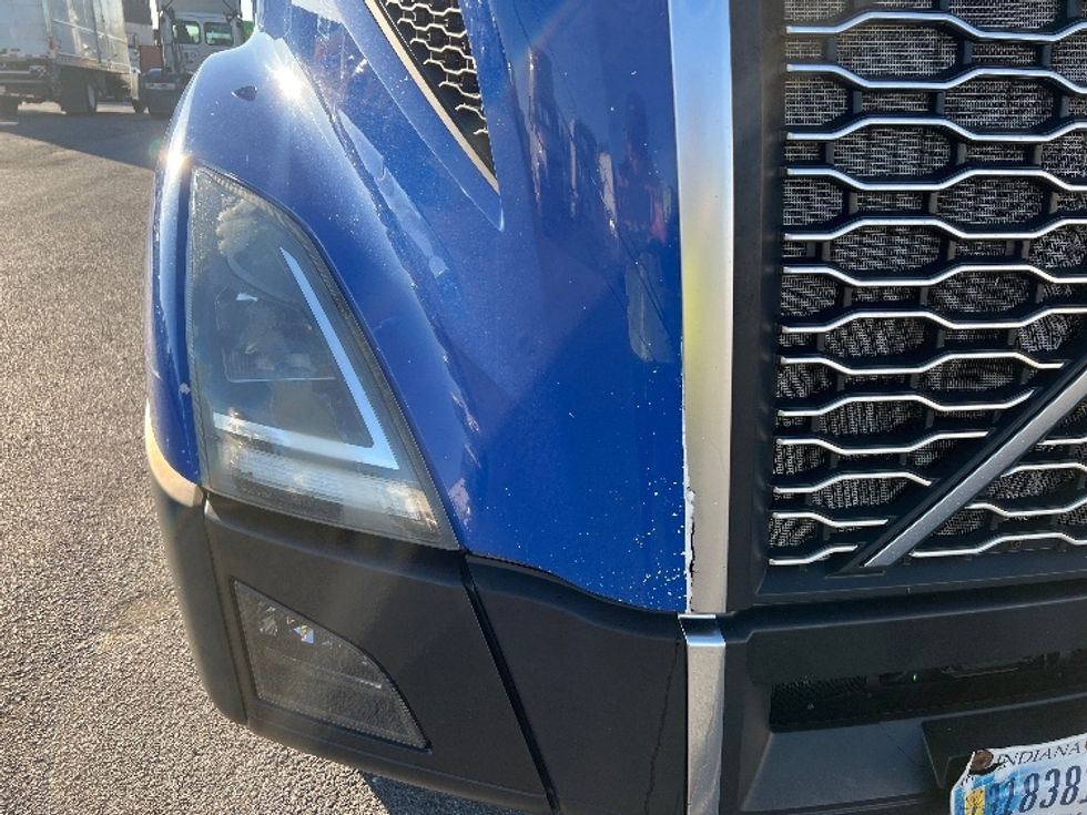 Day Cab Tractor-Heavy Duty Tractors-Volvo-2019-VNL64T300-Harrisburg-PA-725,854\n\t\tmiles-$ 24,000 - Image 18