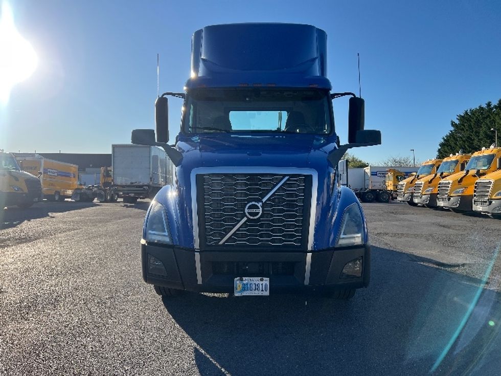 Day Cab Tractor-Heavy Duty Tractors-Volvo-2019-VNL64T300-Harrisburg-PA-725,854\n\t\tmiles-$ 24,000 - Image 2