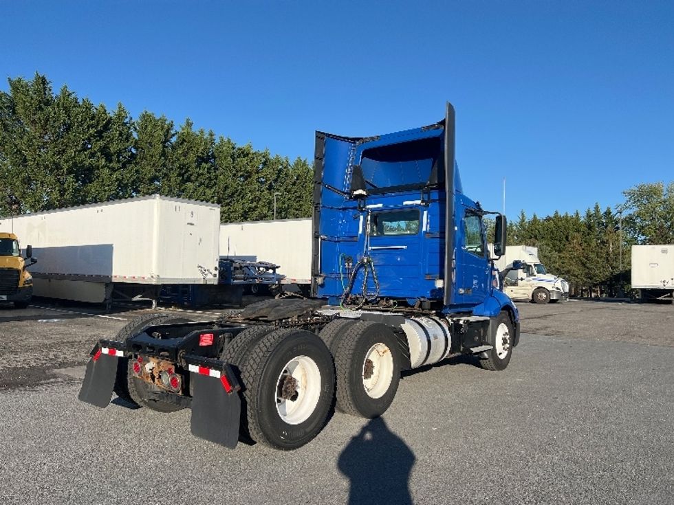 Day Cab Tractor-Heavy Duty Tractors-Volvo-2019-VNL64T300-Harrisburg-PA-725,854\n\t\tmiles-$ 24,000 - Image 7