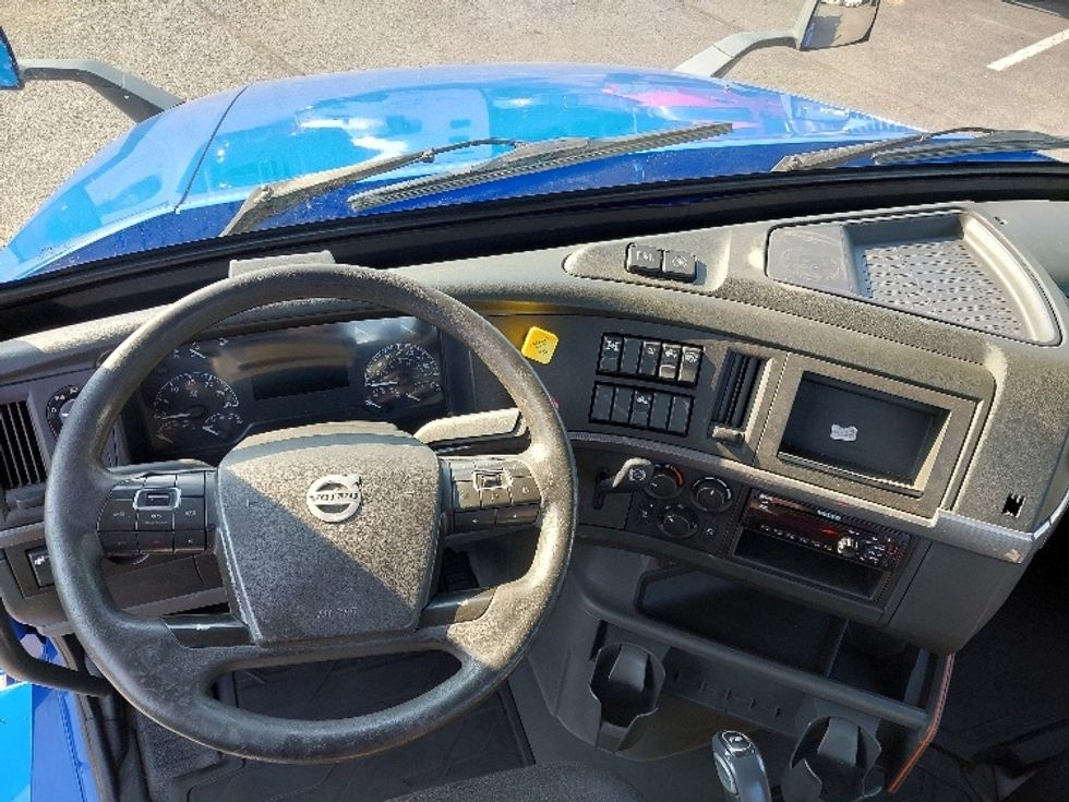 Day Cab Tractor-Heavy Duty Tractors-Volvo-2019-VNL64T300-Harrisburg-PA-748,402\n\t\tmiles-$ 25,000 - Image 11