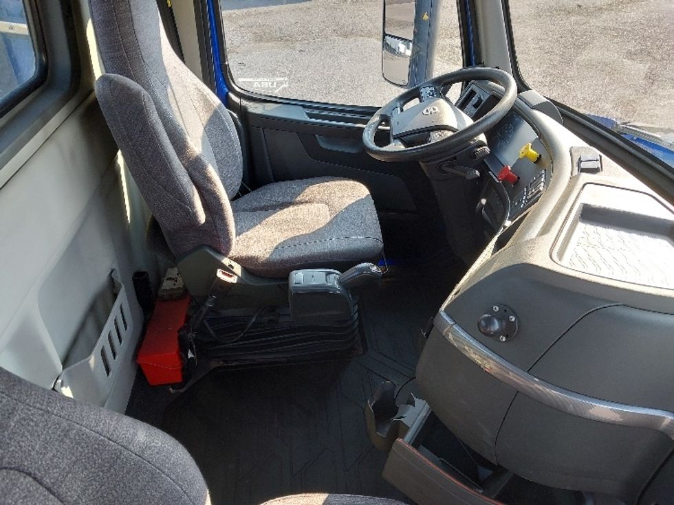 Day Cab Tractor-Heavy Duty Tractors-Volvo-2019-VNL64T300-Harrisburg-PA-748,402\n\t\tmiles-$ 25,000 - Image 14