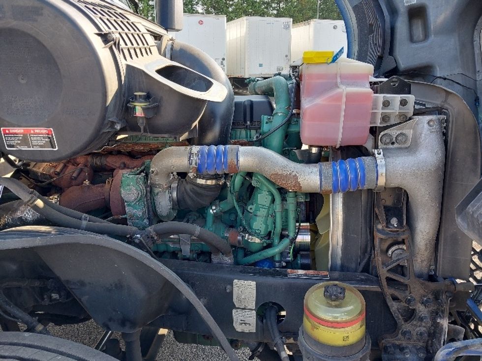 Day Cab Tractor-Heavy Duty Tractors-Volvo-2019-VNL64T300-Harrisburg-PA-748,402\n\t\tmiles-$ 25,000 - Image 15