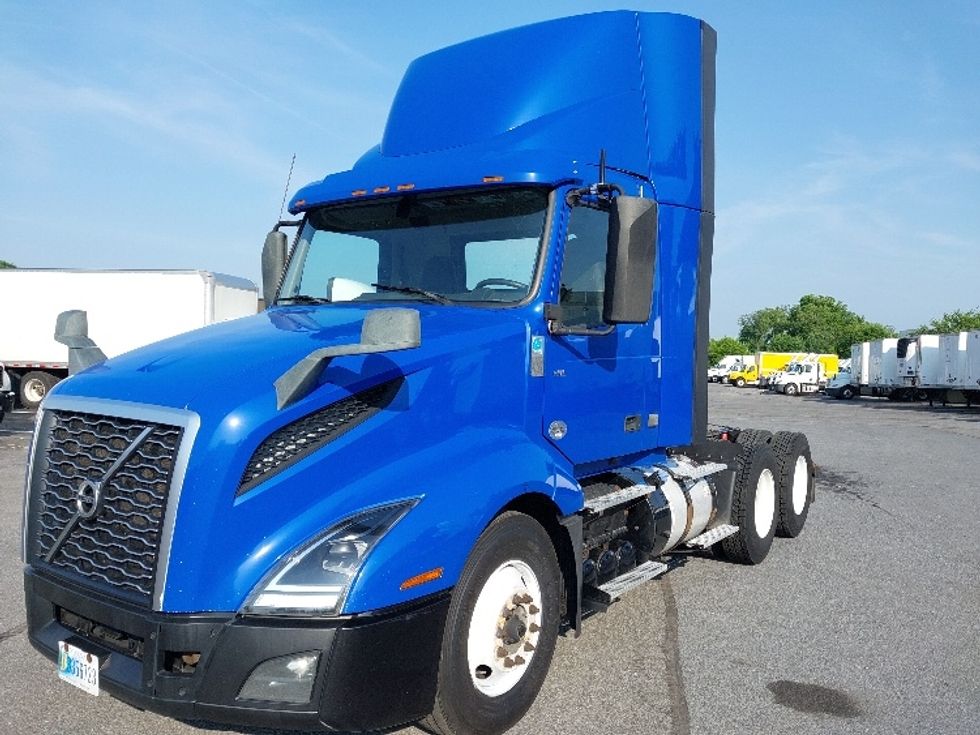 Day Cab Tractor-Heavy Duty Tractors-Volvo-2019-VNL64T300-Harrisburg-PA-748,402\n\t\tmiles-$ 25,000 - Image 3