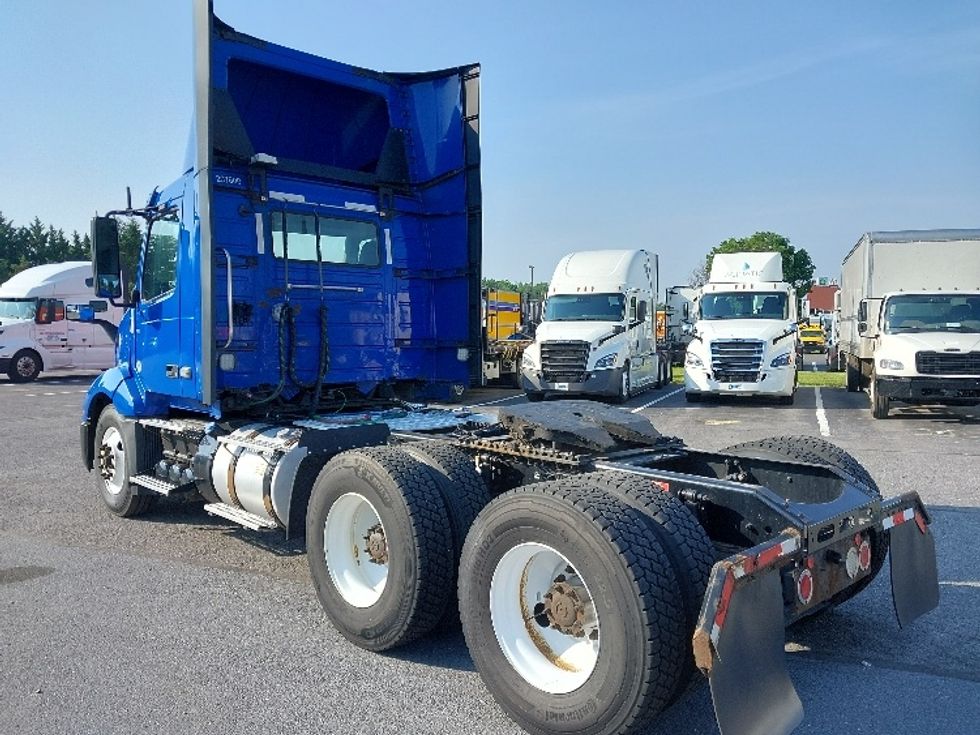 Day Cab Tractor-Heavy Duty Tractors-Volvo-2019-VNL64T300-Harrisburg-PA-748,402\n\t\tmiles-$ 25,000 - Image 5