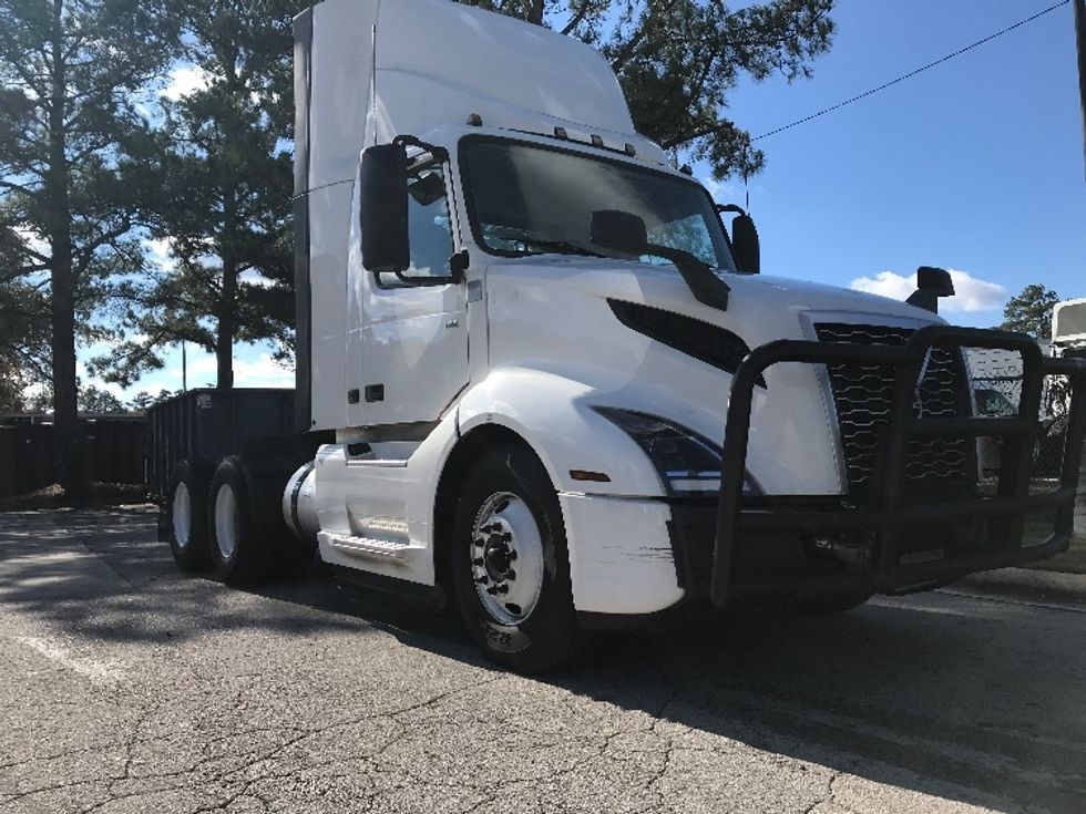 Day Cab Tractor-Heavy Duty Tractors-Volvo-2019-VNL64T300-Homewood-AL-684,557\n\t\tmiles-$ 27,500 - Image 1