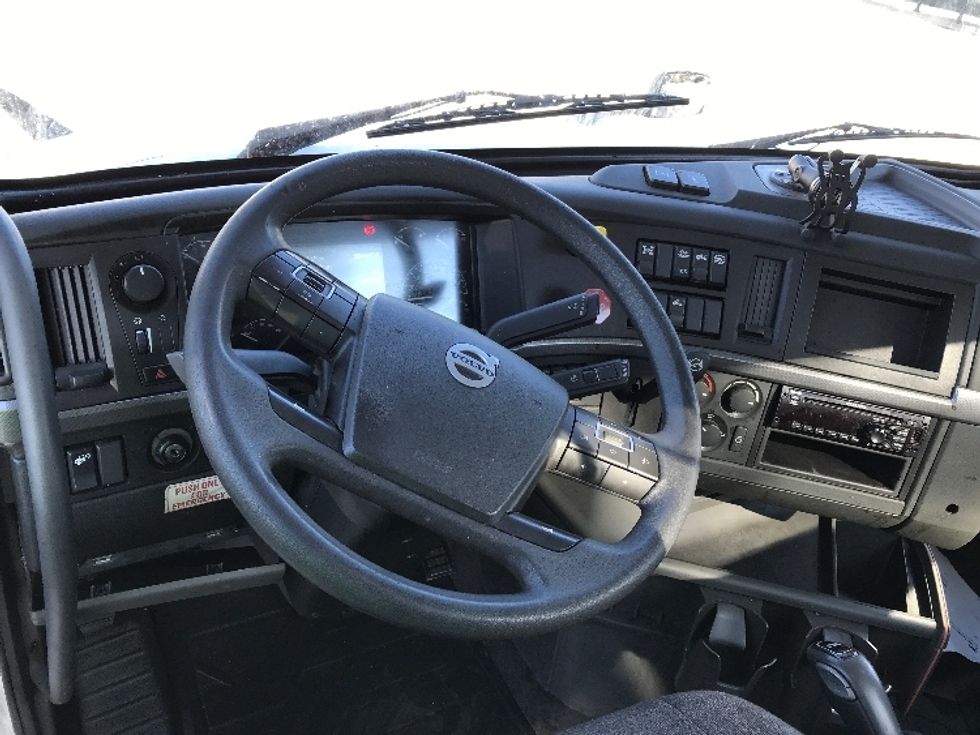 Day Cab Tractor-Heavy Duty Tractors-Volvo-2019-VNL64T300-Homewood-AL-684,557\n\t\tmiles-$ 27,500 - Image 10