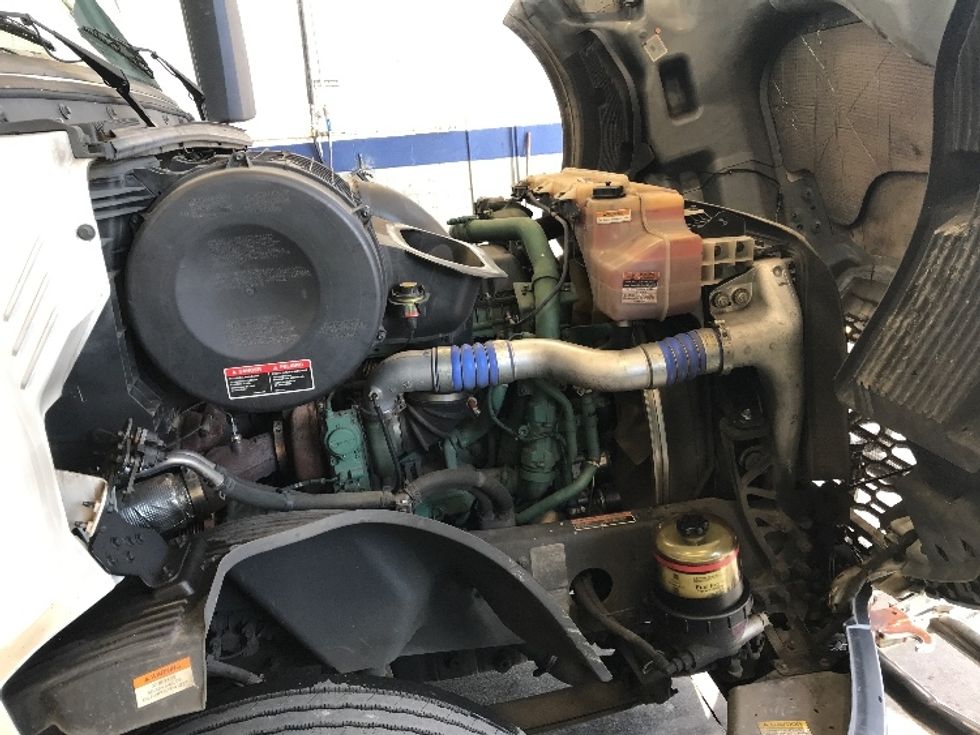 Day Cab Tractor-Heavy Duty Tractors-Volvo-2019-VNL64T300-Homewood-AL-684,557\n\t\tmiles-$ 27,500 - Image 14
