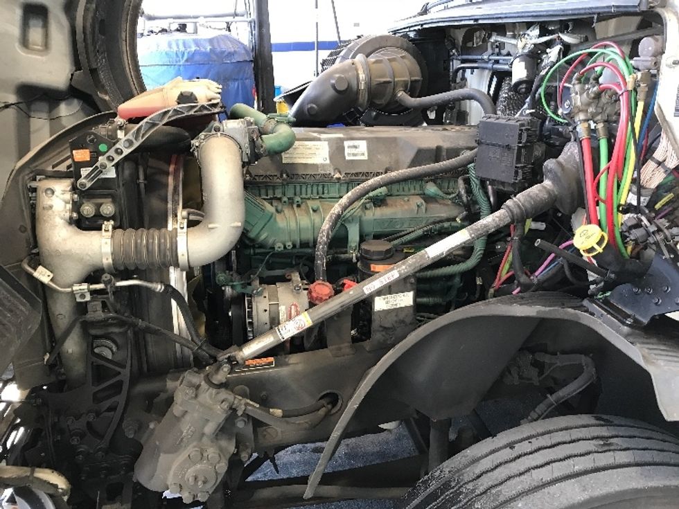 Day Cab Tractor-Heavy Duty Tractors-Volvo-2019-VNL64T300-Homewood-AL-684,557\n\t\tmiles-$ 27,500 - Image 15