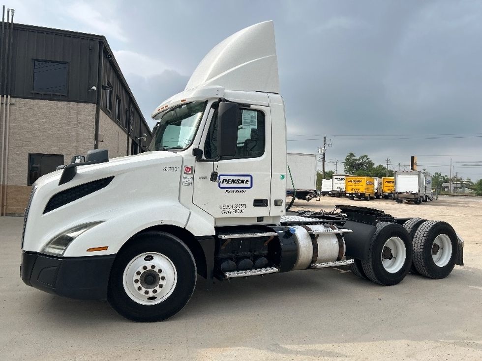 Day Cab Tractor-Heavy Duty Tractors-Volvo-2019-VNL64T300-Houston-TX-396,215\n\t\tmiles-$ 46,000 - Image 4