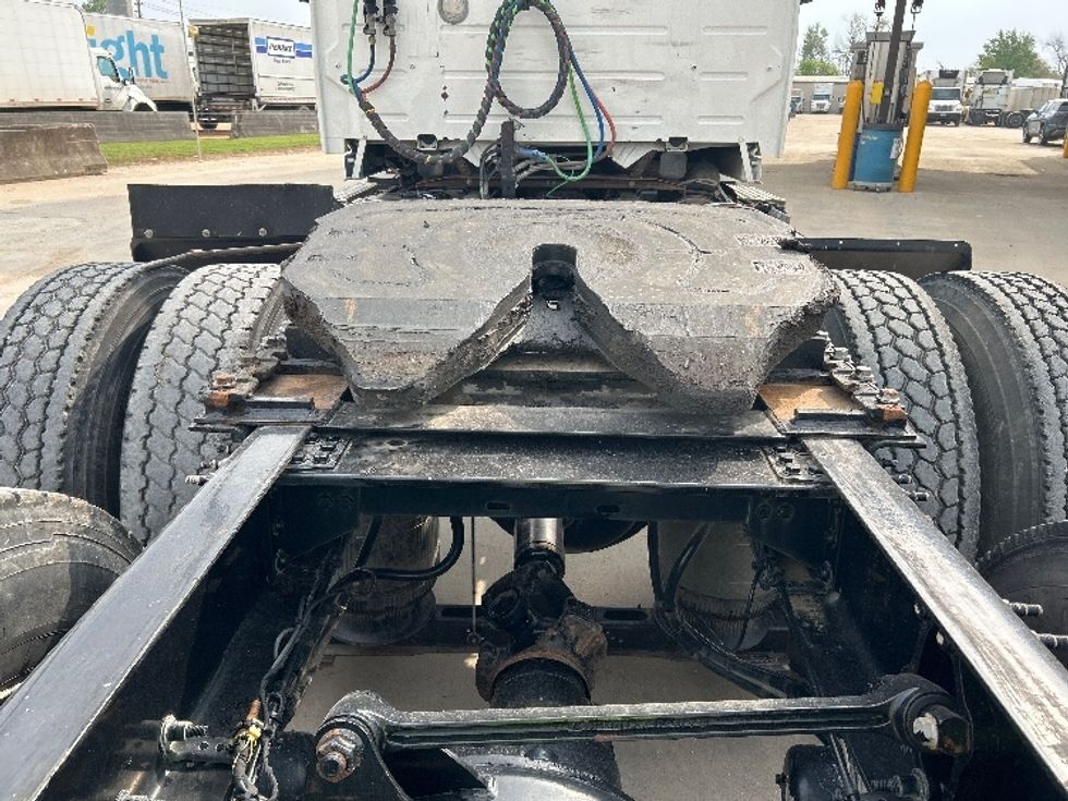 Day Cab Tractor-Heavy Duty Tractors-Volvo-2019-VNL64T300-Houston-TX-396,215\n\t\tmiles-$ 46,000 - Image 6