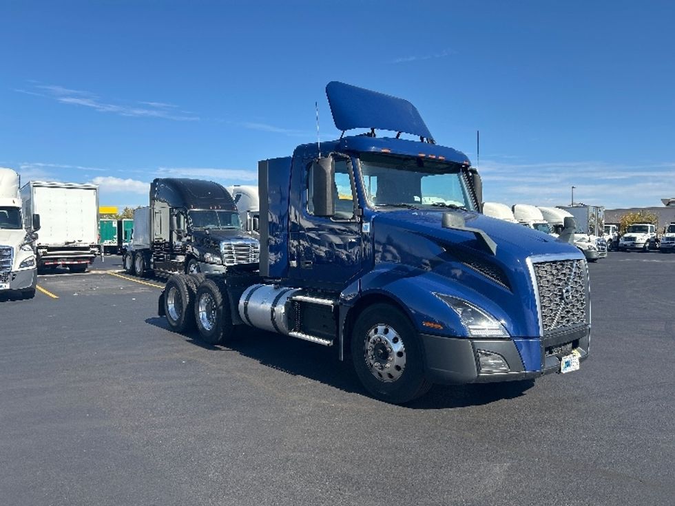 Day Cab Tractor-Heavy Duty Tractors-Volvo-2019-VNL64T300-Indianapolis-IN-276,461\n\t\tmiles-$ 48,250 - Image 1